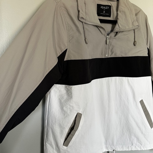 Windbreaker Jacket🎧 - Picture 2 of 5